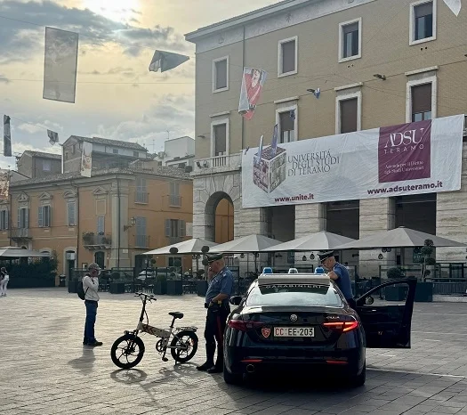 Continuano le attività di controllo delle biciclette elettriche nel centro di Teramo