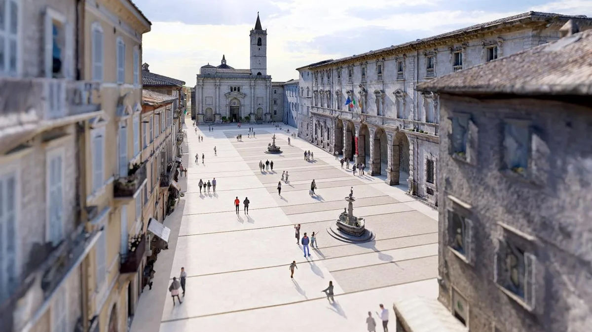 Lavori in Piazza Arringo, ingresso al Giardino dell'Arengo solo dal portone di via Tornasacco