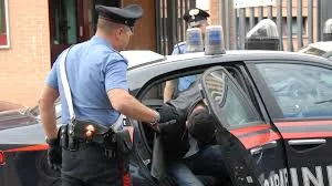 Pestaggio a San Benedetto per un debito di droga, un arresto e complice ricercato 