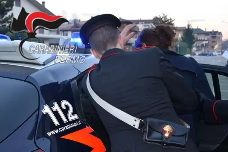Rapina al bar tabaccheria, ferita la titolare: arrestata una ragazza