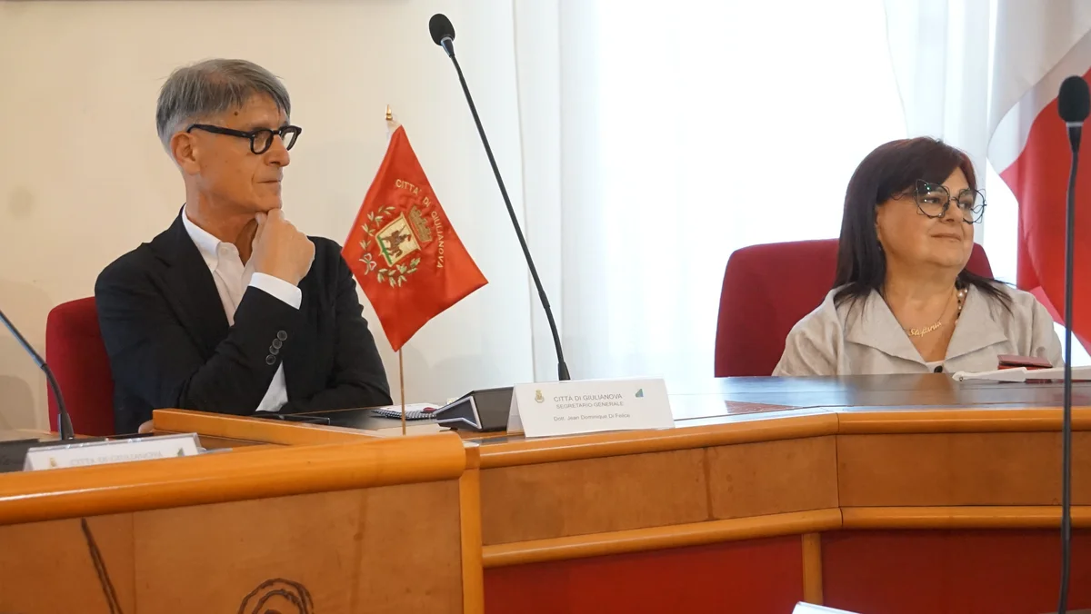 IL MAESTRO ORAFO GIULIANO MONTALDI CELEBRA L’ABRUZZO A GIULIANOVA: PRESENTAZIONE ISTITUZIONALE E PREMIO “AMBASCIATORE D’ABRUZZO”