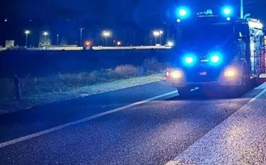 Auto in testacoda e contro il guardrail in A14 ad Ancona, 30enne in gravi condizioni 