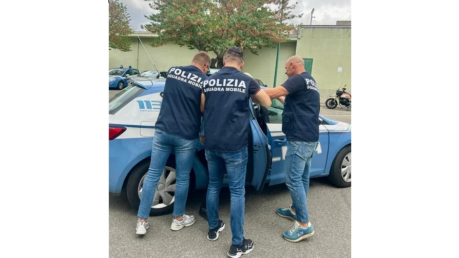 Trovata con dodici dosi di eroina nel portafogli, arrestata dalla Polizia a San Benedetto