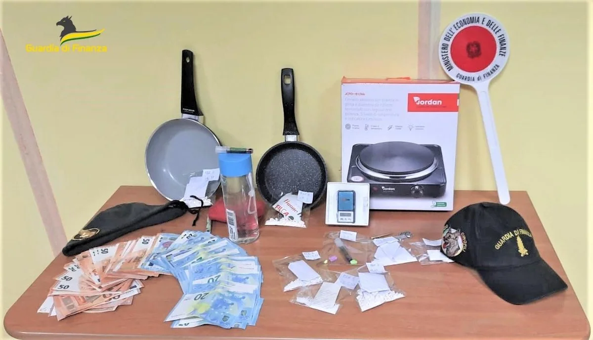 Teramo: arrestato giovane pusher per spaccio di sostanze stupefacenti