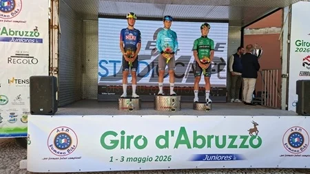 Giro d’Abruzzo Juniores 2026: guizzo vincente in solitaria e primato nella generale per il marchigiano Alessandro Battistoni a Manoppello