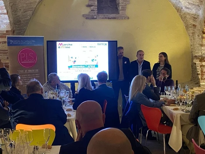 Grande Successo per il primo appuntamento ciclo di degustazioni “Dalla Vigna alla Tavola” “UnMarediMarche” a Palazzo Piacentini