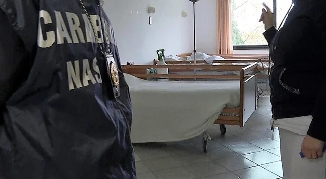 Blitz del Nas in una casa di riposo: un'operatrice finisce ai domiciliari per maltrattamenti