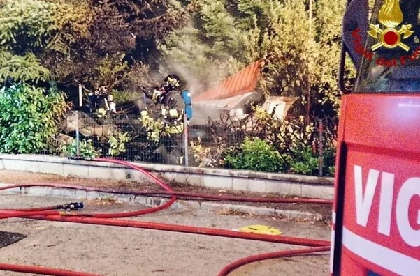 Fuga di gas ed esplosione in casa su ruote nel Maceratese, un ustionato 