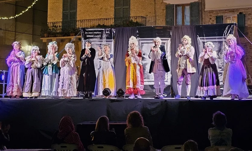 “Il Ritorno dalla Villeggiatura” incanta il pubblico di Colonnella. Tappa abruzzese della tournée Artemide Teatro nel segno di Goldoni