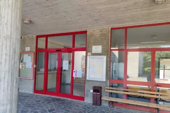 Incendio al distributore automatico, il municipio di Castel di Lama chiuso per due giorni 