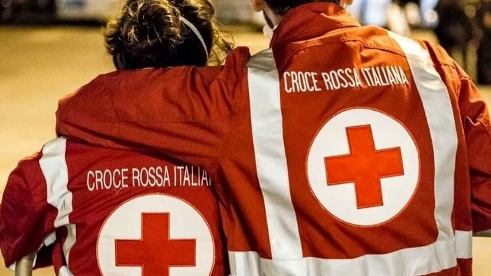Due soccorritori della Croce Rossa aggrediti da un paziente