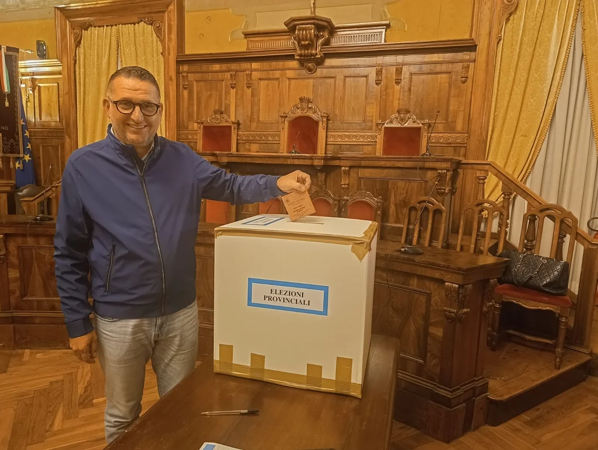Ascoli Piceno - Elezioni provinciali, presentate le liste: sarà sfida tra Loggi e Salvi