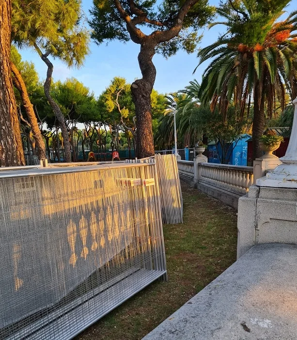 Partiti i lavori di restauro delle balaustre di viale Buozzi e via delle Tamerici