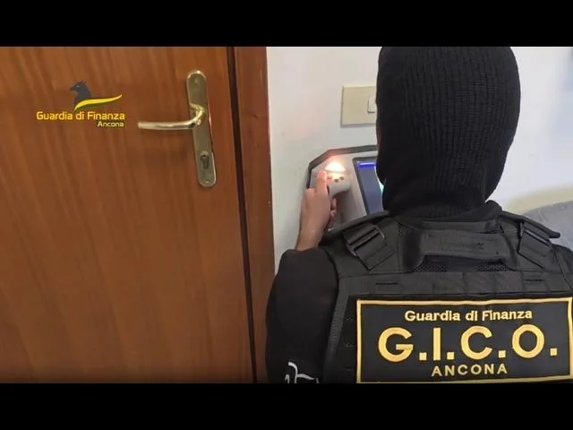 Frode fiscale per centinaia di milioni, smantellata banda