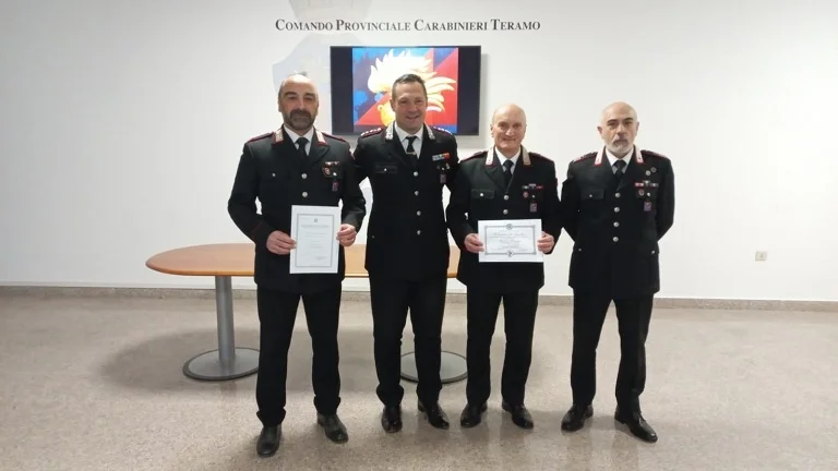 Concessi dei riconoscimenti ai comandanti delle Stazioni Carabinieri di Alba Adriatica e Civitella Del Tronto