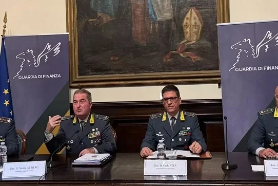 Guardia Finanza, sequestrate 7 tonnellate di alimenti contraffatti