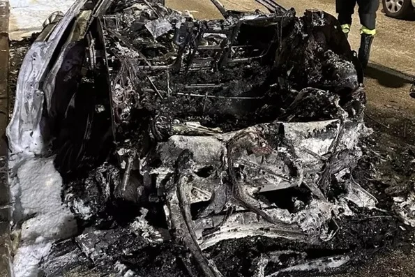 Porto Sant'Elpidio: auto distrutta dalle fiamme, non si esclude il dolo