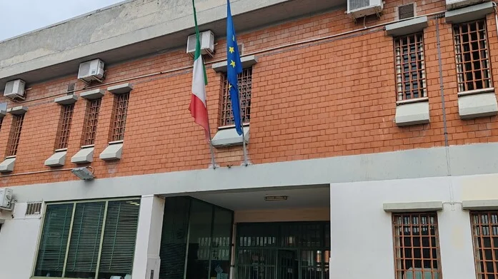 Ascoli Piceno - Blitz al carcere del Marino: sequestrati 15 telefoni cellulari
