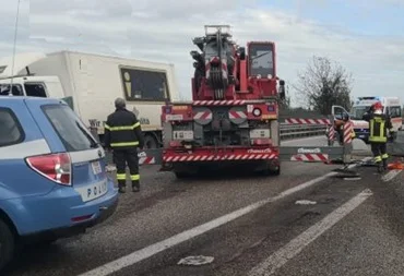 Grave incidente sull’Ascoli-Mare tra un furgone ed un'auto: deceduta la conducente