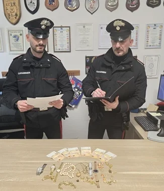 Pineto, i Carabinieri arrestano due persone ritenute presunte responsabili del reato di concorso in  truffa ad una persona anziana