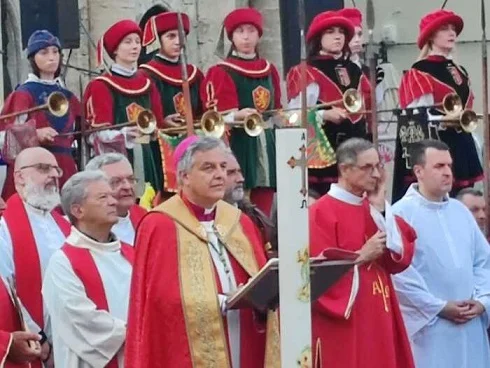 Quintana, Mons. Palmieri all'offerta dei ceri 'libertà, amore e speranza per Ascoli' 