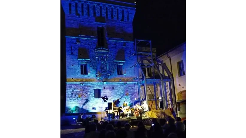 SUCCESSO PER L'OTTAVA EDIZIONE DEL FESTIVAL "IMPROVVISE AZIONI", IL TORRIONE CARLO V DIVENTA CROCEVIA DI ARTE E MUSICA D’AUTORE