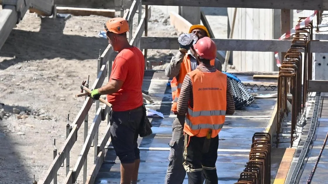 Ondata di calore, la Regione vieta il lavoro sotto il sole dalle 12:30 alle 16:00