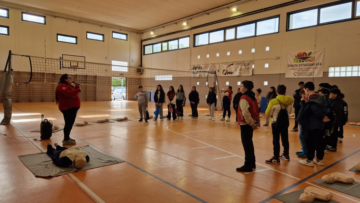 Ascoli Piceno - Gli studenti di Comunanza e Force a scuola di primo soccorso con la Croce Rossa dei Sibillini
