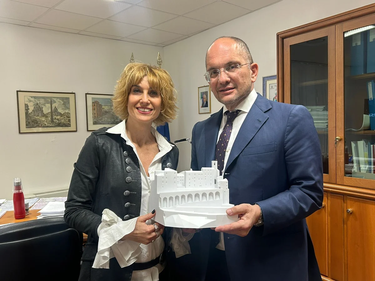 Ascoli Piceno - "Nove ore sotto casa", Alexandra Filotei racconta il dramma del terremoto in uno show teatrale