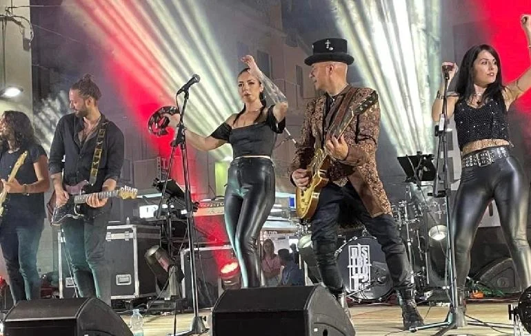 Doppio appuntamento nel weekend con la musica dei Distretto 13: sabato 13 a Cossignano e domenica 14 a Civitanova Marche
