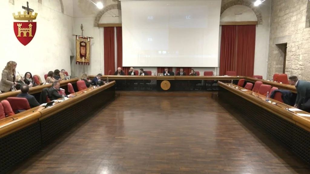 Ascoli Piceno - Consiglio comunale, tesoreria: la minoranza vuole escludere dal bando le banche pro-armi