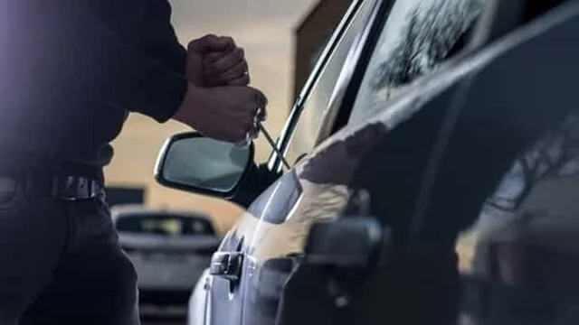 Furti d'auto per 140mila euro, obbligo di dimora per due giovani