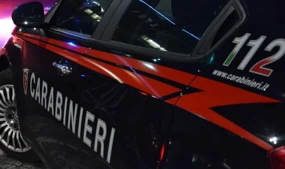Pineto - Aspetta la moglie fuori dal lavoro e la minaccia con una pistola, arrestato