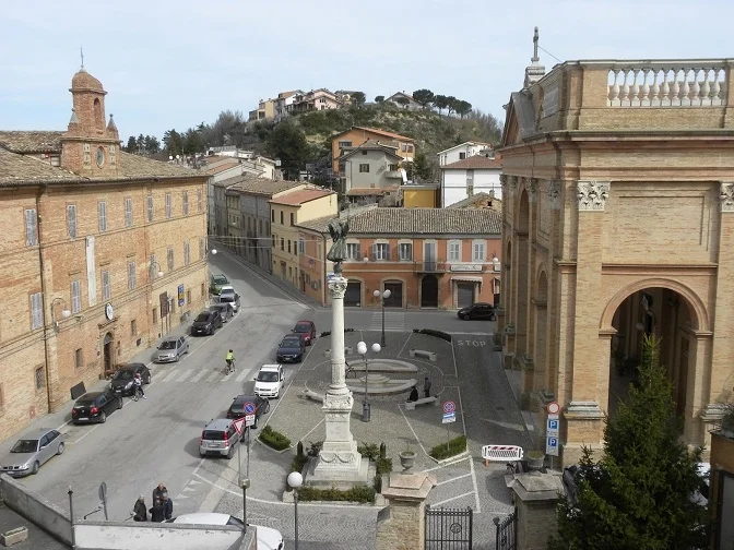 Montalto delle Marche, il paese rinasce grazie alle idee dei giovani: “Sondaggio online per il nuovo spazio ricreativo”