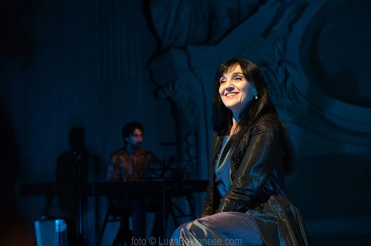 MONTALTO DELLE MARCHE, SABATO 10 MAGGIO CON ELENA BUCCI IN CANTO ALLE VITE INFINITE