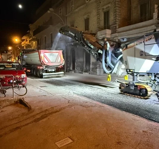 Iniziati i lavori di riasfaltatura sulla SS16, un intervento strategico per la viabilità della nostra città