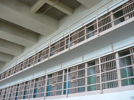 Detenuto in crisi aggredisce agenti nel carcere di Ascoli, due i feriti 