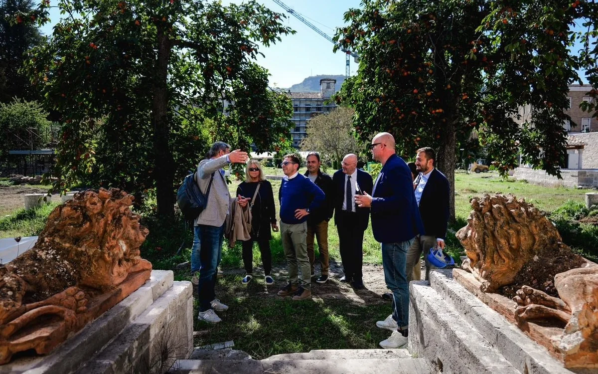 Ascoli Piceno - Lavori al giardino di palazzo Saladini Pilastri, Fioravanti: "Una nuova area verde per la città"