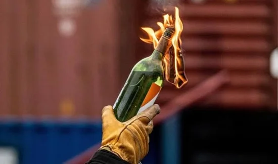 Quattro giovanissimi preparavano molotov, perquisizioni e sequestri 