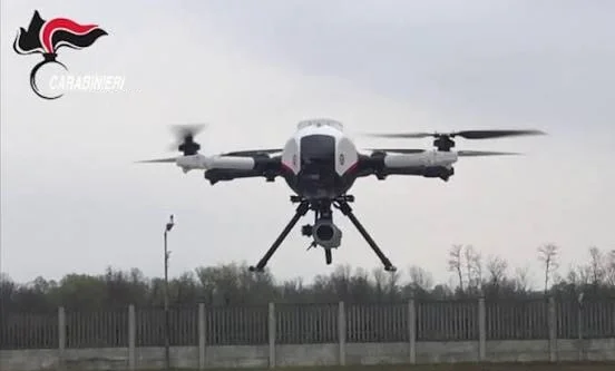 ALBA ADRIATICA: CONTROLLI STRAORDINARI DEI CARABINIERI NELLA NOTTE, IMPIEGATI ANCHE DRONE E UNITÀ CINOFILA