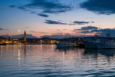 Scoperta dalla Finanza una discarica abusiva nel porto di Civitanova Marche 
