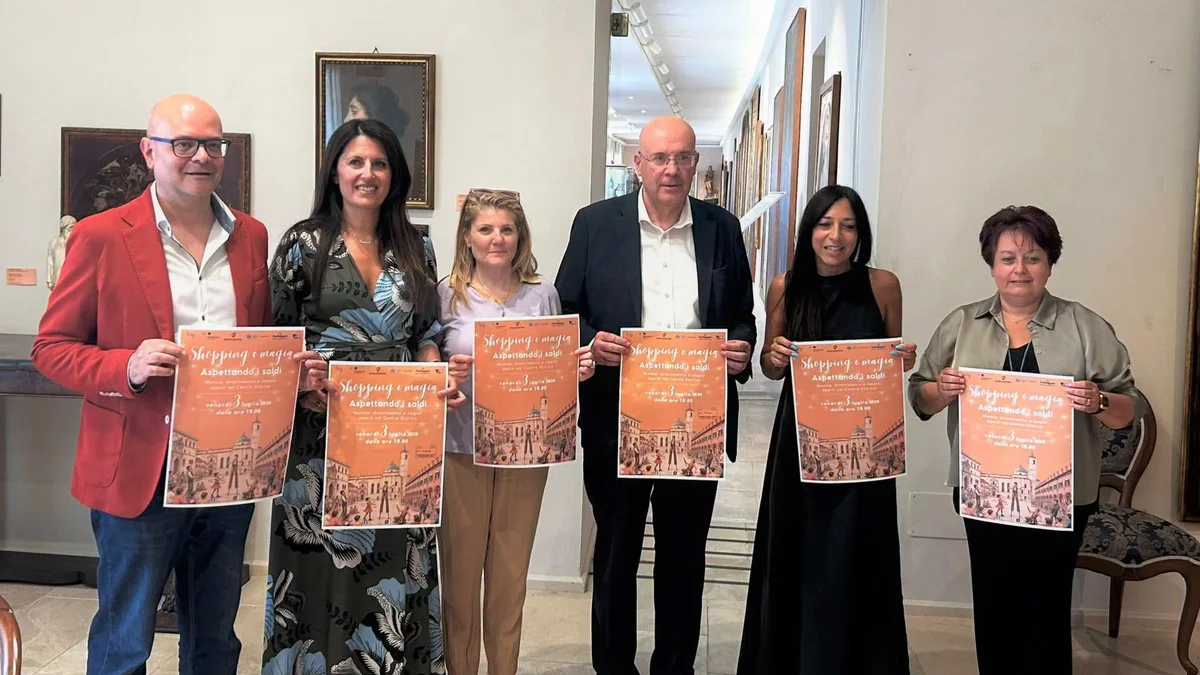 Ascoli Piceno - Shopping e magia: una serata speciale nel centro storico per aprire l'estate