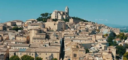 Corsa a cinque per il sindaco di Fermo, la sfida entra nel vivo