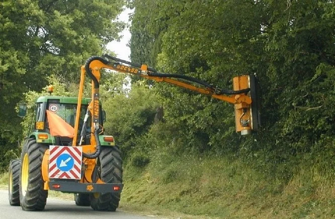 Decespugliazione strade provinciali, al via il supporto delle ditte private