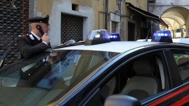 Minacciata con un coltello dal marito, si rifugia in Comune