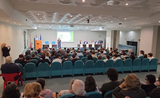 “L’arte che cura, la cura dell’arte”, a San Benedetto del Tronto un incontro partecipato per parlare di salute mentale, fragilità e solitudine