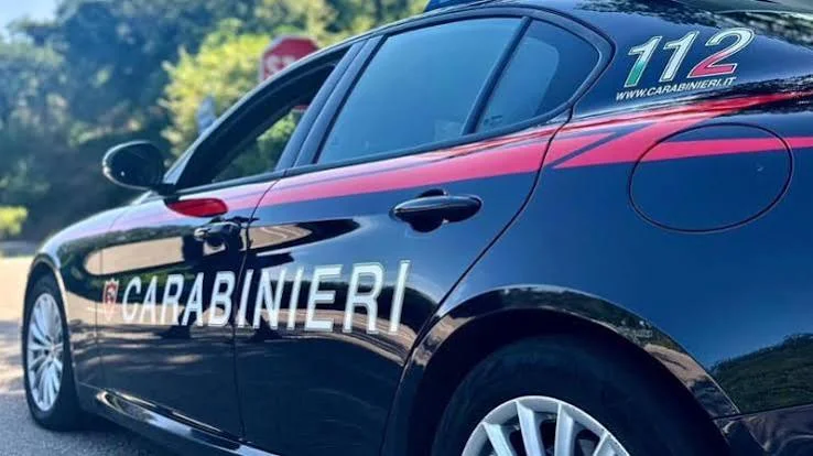 Coltellata al collo durante una lite in famiglia, ferita una donna 