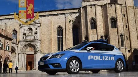 Ascoli Piceno - Si finge corriere e irrompe a casa di un'anziana: paura a Porta Cappuccina