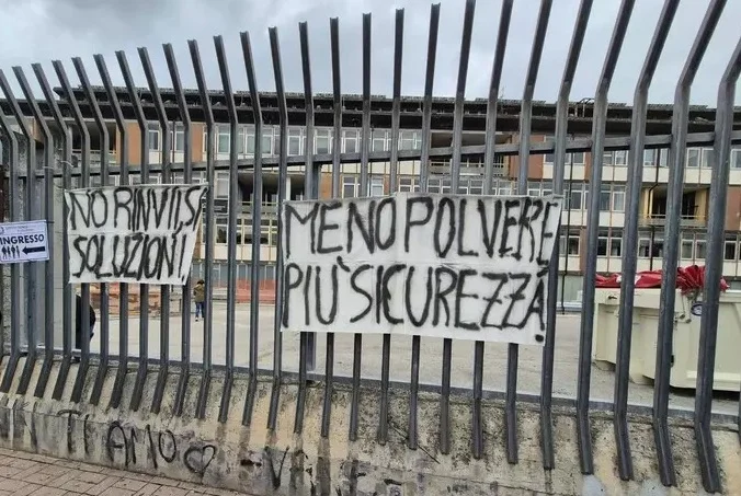 Istituto Fermi-Sacconi-Ceci di Ascoli, sciopero studenti contro i disagi del cantiere  
