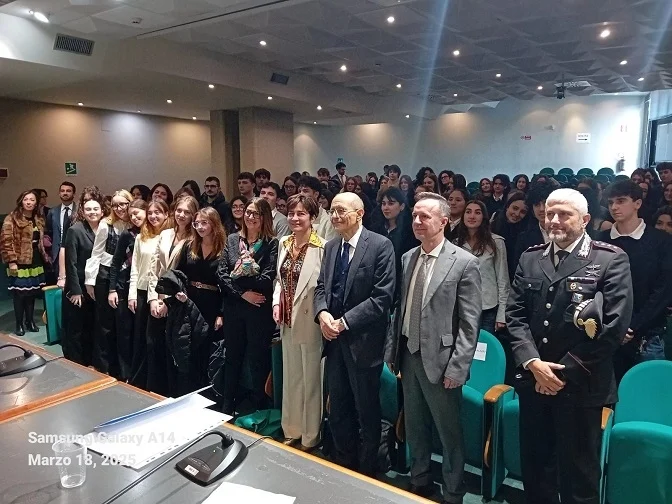 IL LICEO CLASSICO “GIACOMO LEOPARDI” DI SAN BENEDETTO DEL TRONTO INCONTRA IL GIUDICE DELLA CORTE COSTITUZIONALE PROF. MARCO D’ALBERTI